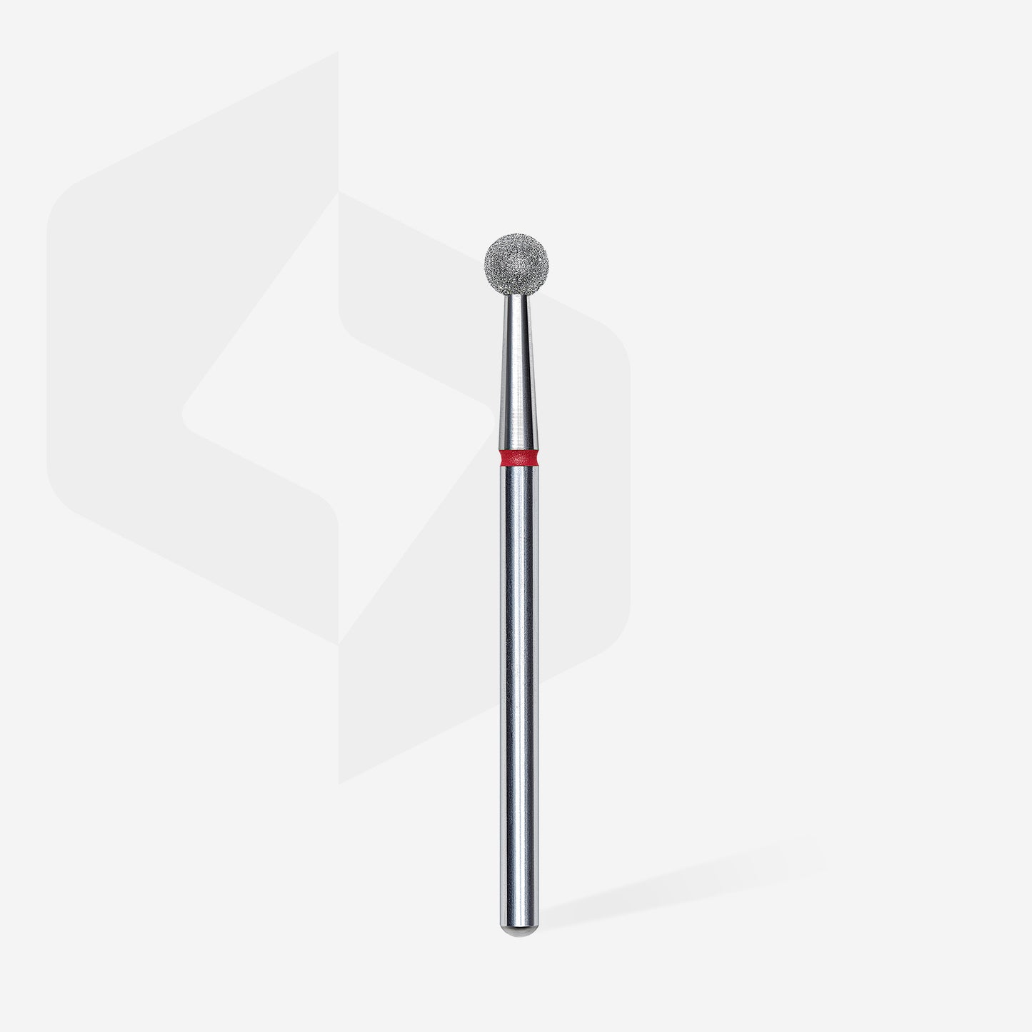 Fraise diamantée boule STALEKS PRO EXPERT FA01R040 diamètre 4 mm avec abrasivité fine rouge pour le traitement professionnel de la cuticule et les soins de pédicure.