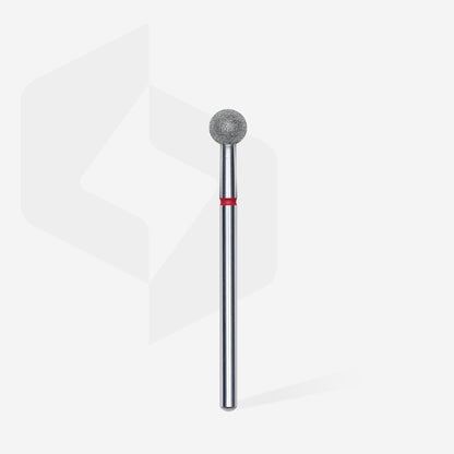 Fraise diamantée boule STALEKS PRO EXPERT FA01R050 diamètre 5 mm avec abrasivité fine rouge pour le travail professionnel de la cuticule et des soins de pédicure.
